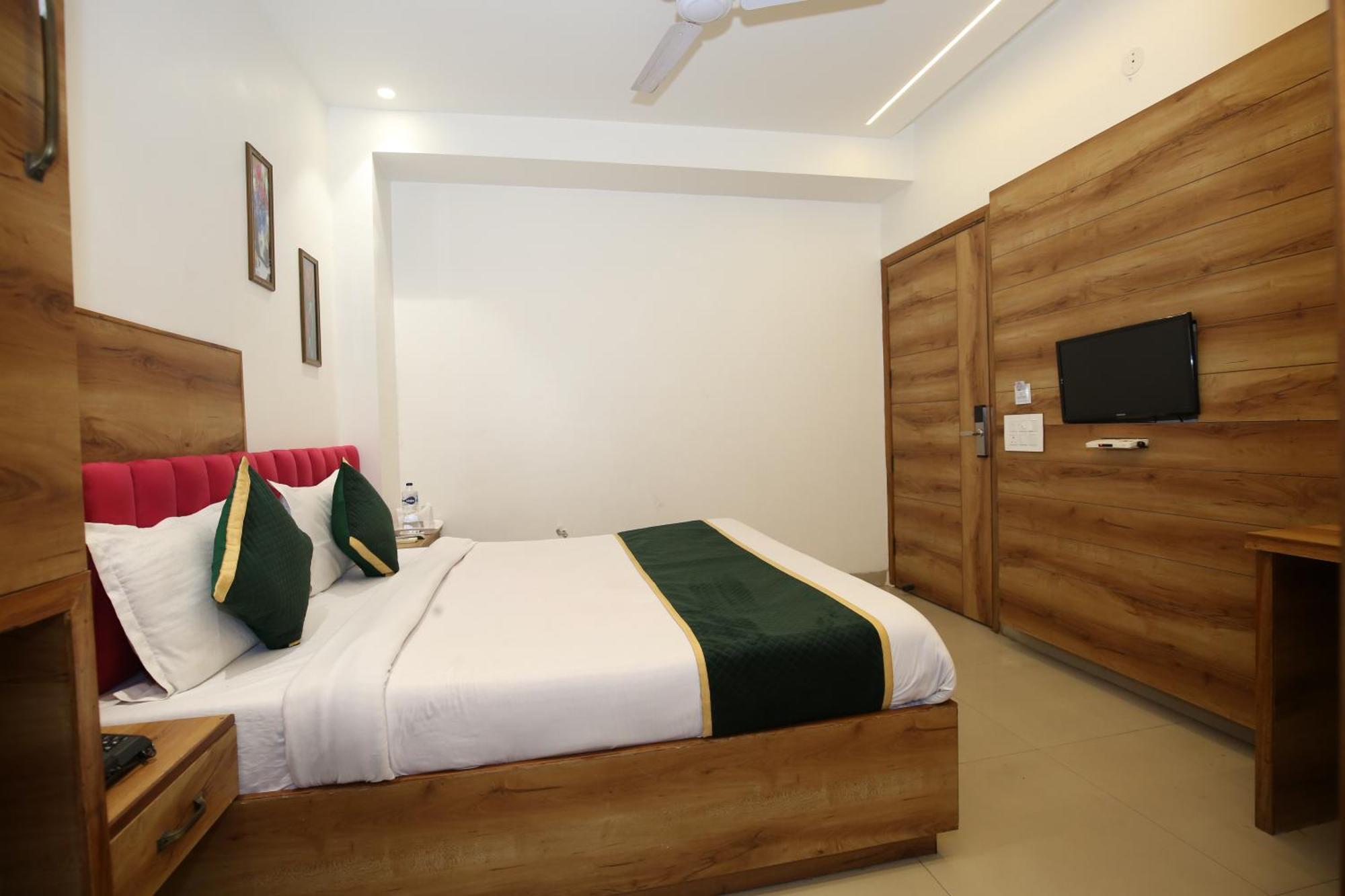 Hotel Rv Regency Amritsar Exteriör bild