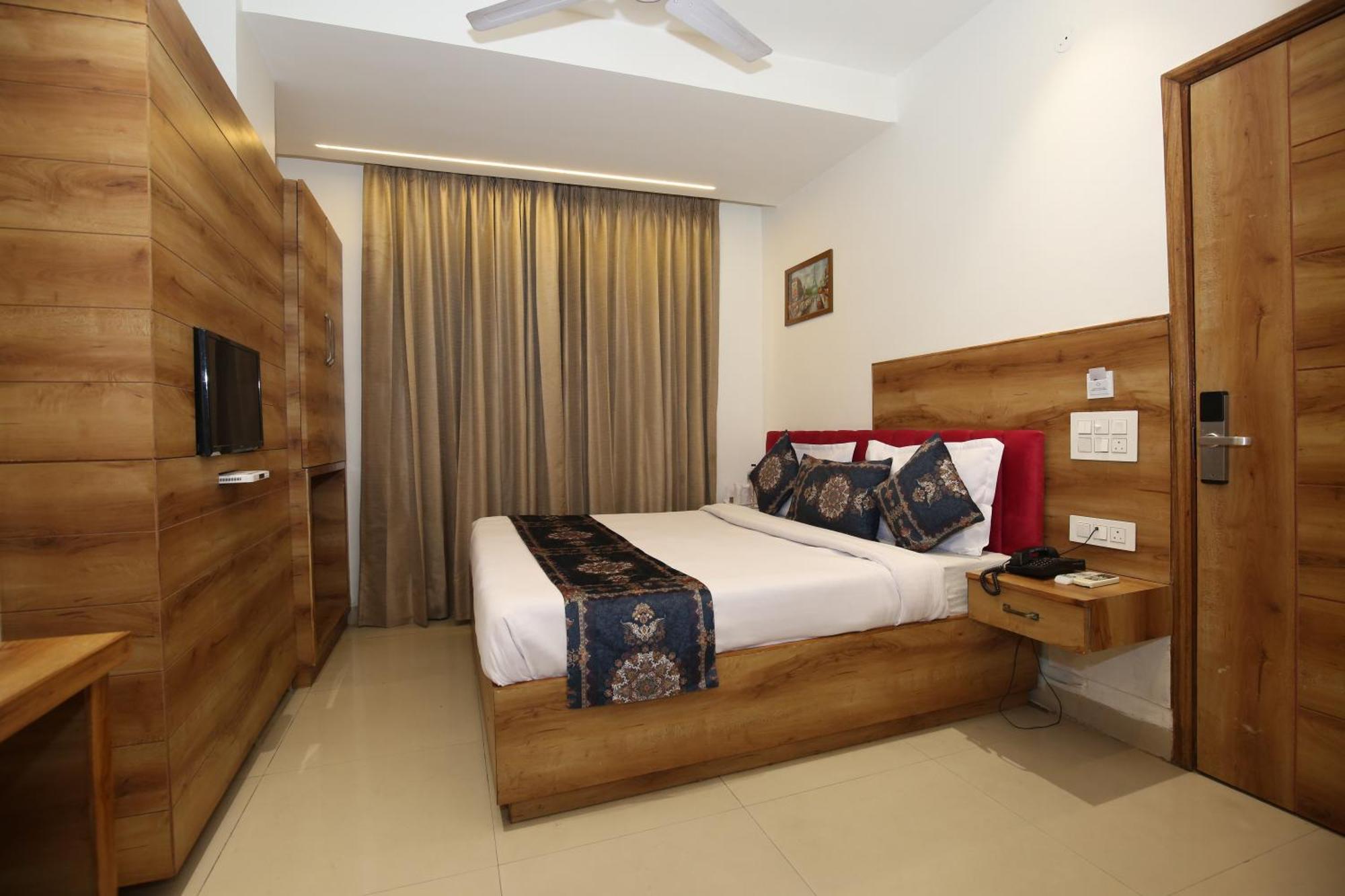 Hotel Rv Regency Amritsar Exteriör bild