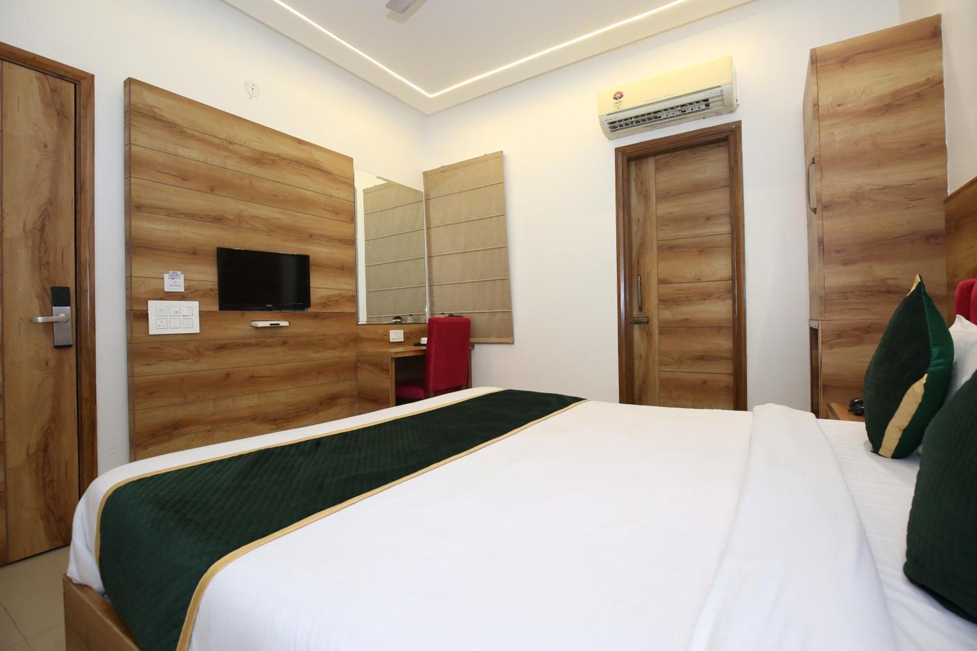 Hotel Rv Regency Amritsar Exteriör bild