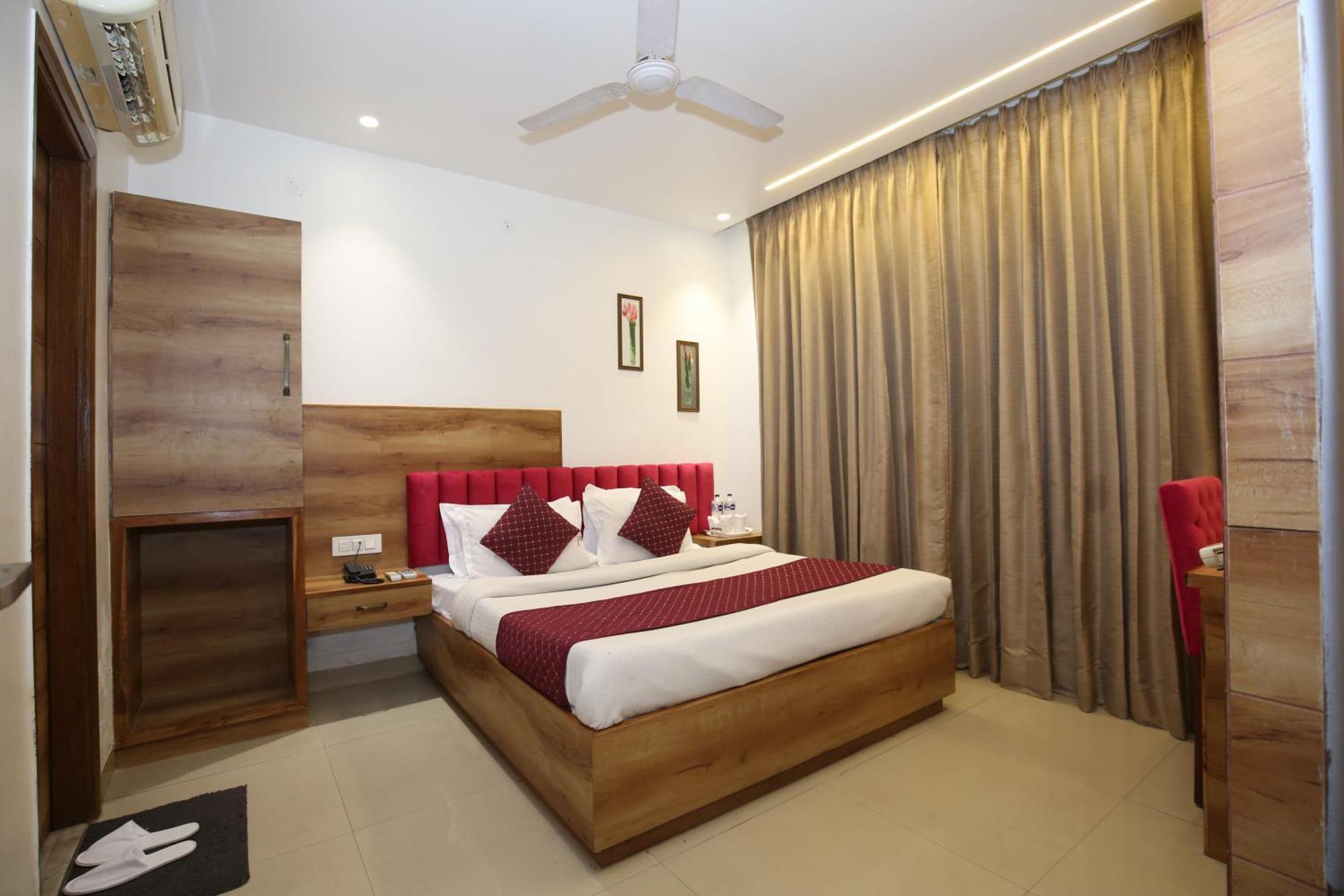 Hotel Rv Regency Amritsar Exteriör bild