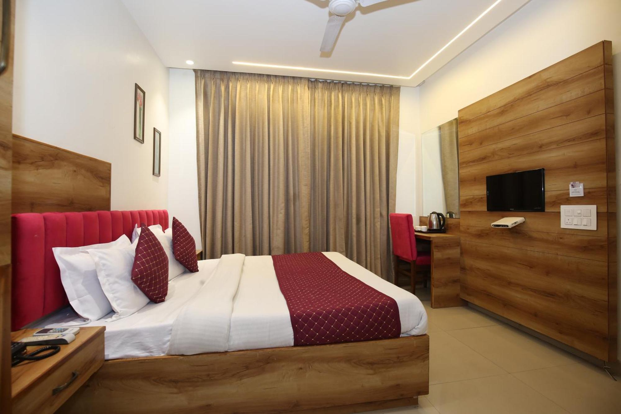 Hotel Rv Regency Amritsar Exteriör bild