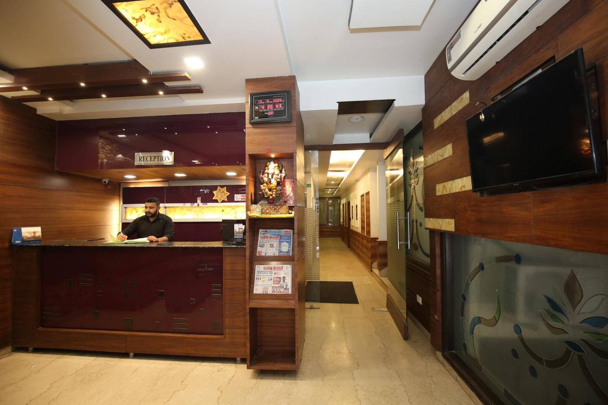 Hotel Rv Regency Amritsar Exteriör bild