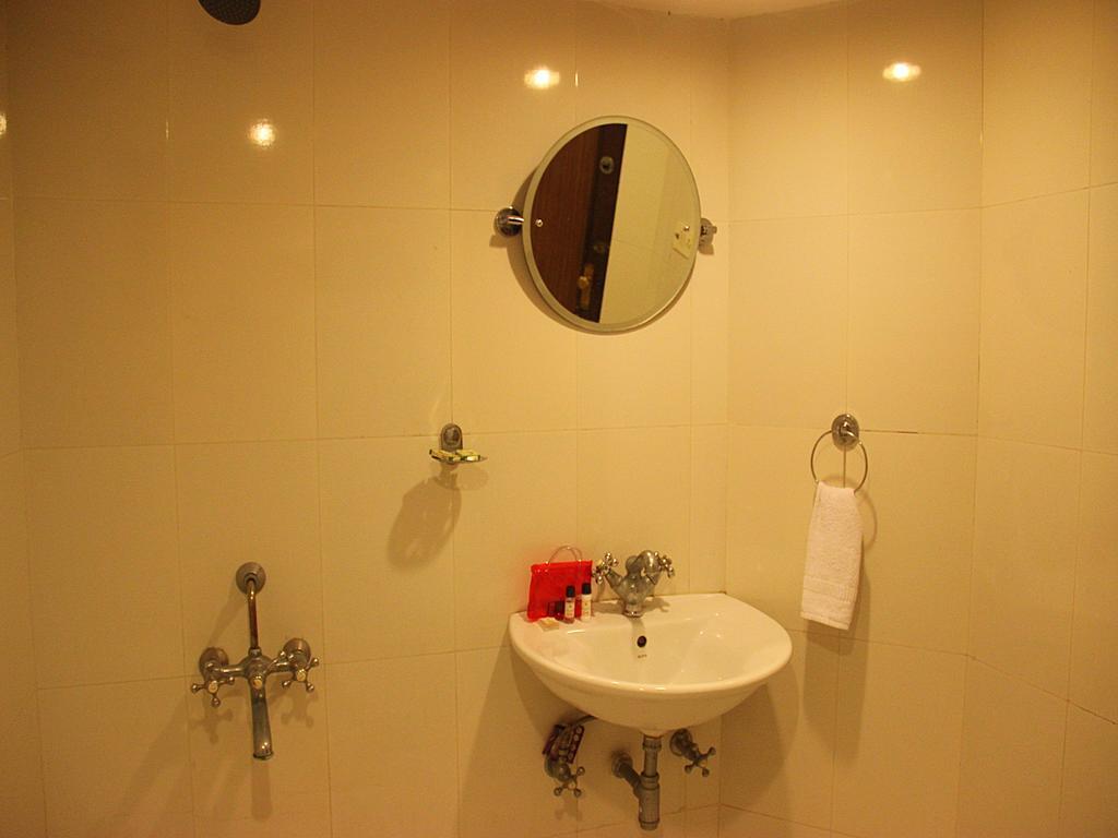 Hotel Rv Regency Amritsar Exteriör bild