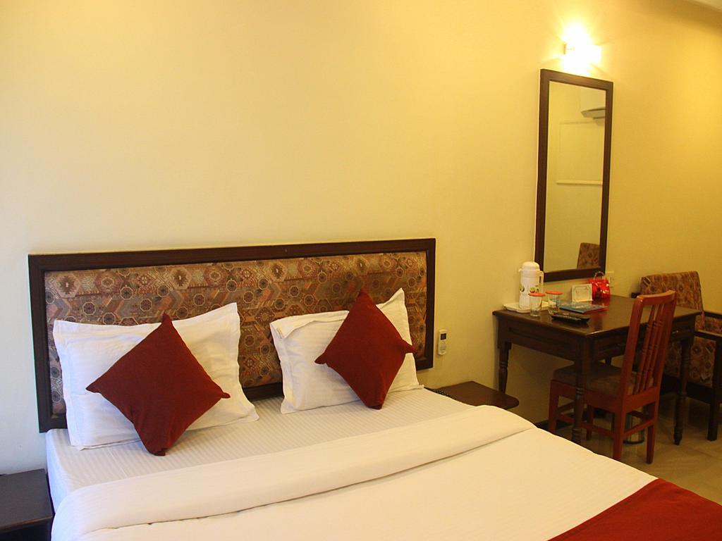 Hotel Rv Regency Amritsar Exteriör bild